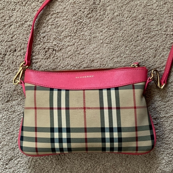 Burberry Handbags - Authentic Burberry Peyton crossbody bag